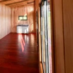 Interior sala de estar de la cabaña de madera Vistas de 44m²